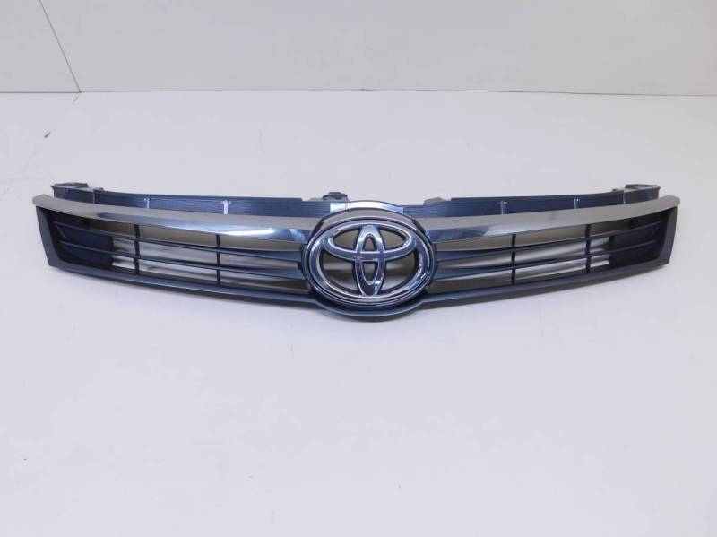 Решетка радиатора Toyota Camry (XV50) 2011-2017