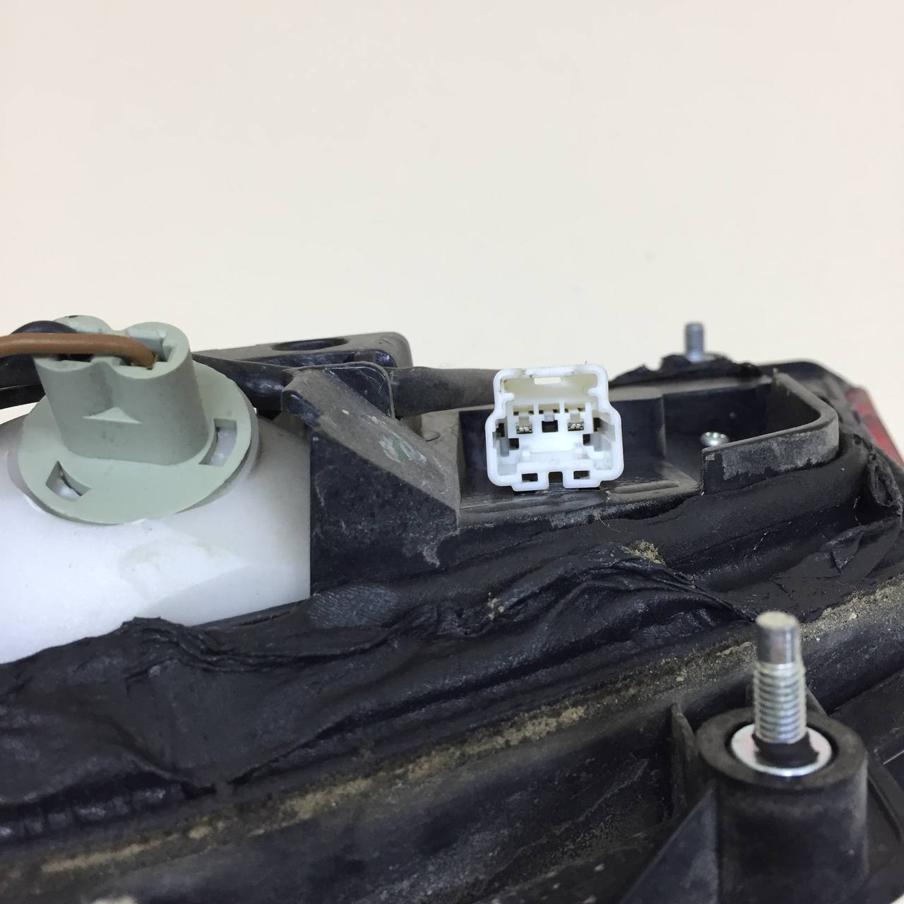 Фонарь задний внутренний правый Nissan Almera (N16) 2000-2006