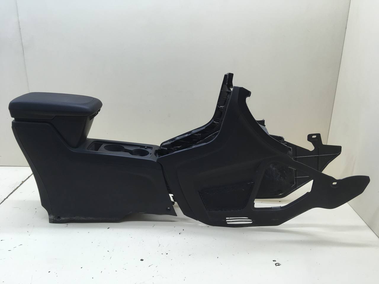 Консоль центральная Chevrolet Captiva (C140) 2011-2016 Консоль центральная Chevrolet Captiva (C140) 2011-2016