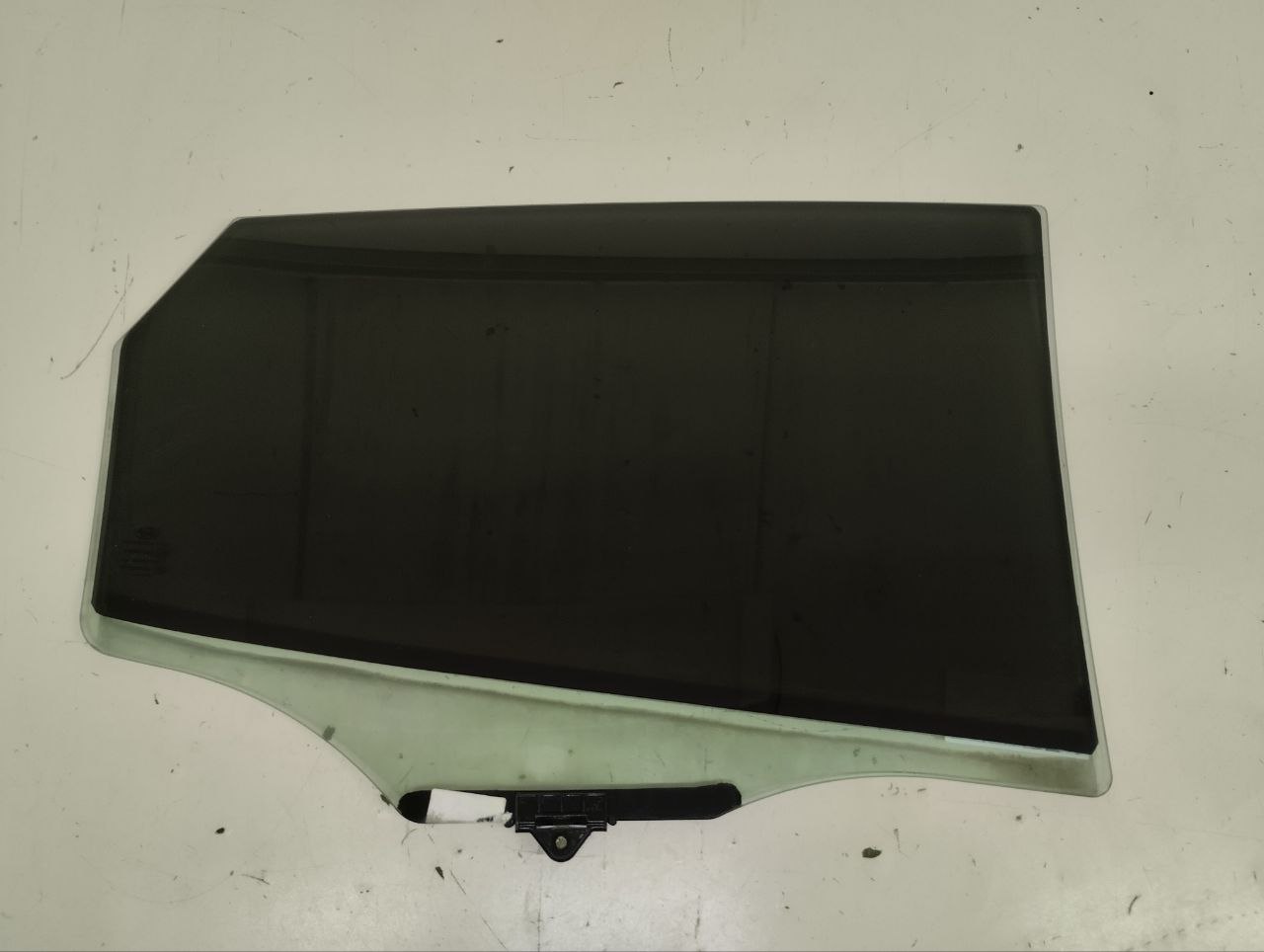 Стекло двери задней левой Hyundai ix35 (LM) 2010-2015