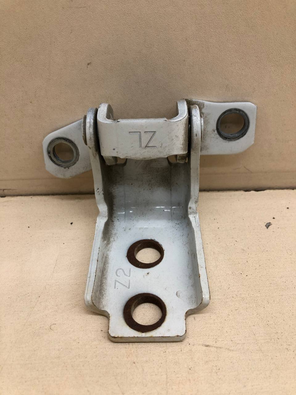 Петля двери задней правой нижняя Mazda Mazda 3 (BM) 2013-2016