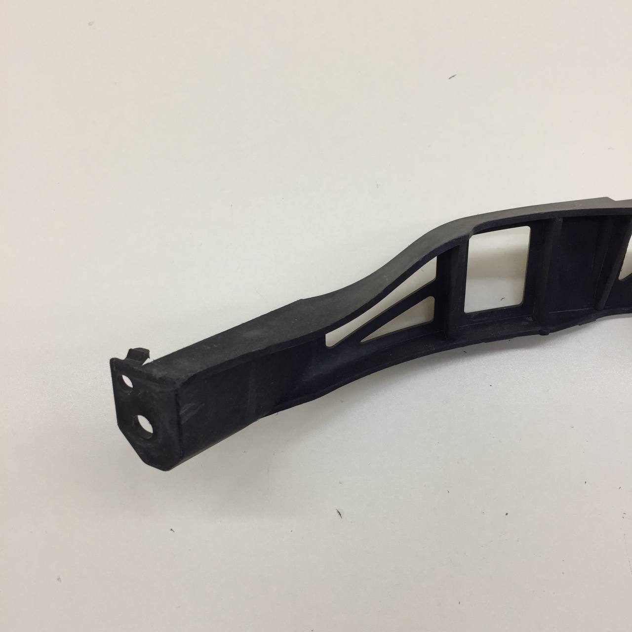 Кронштейн фар правый Mazda Mazda 3 (BK) 2002-2009