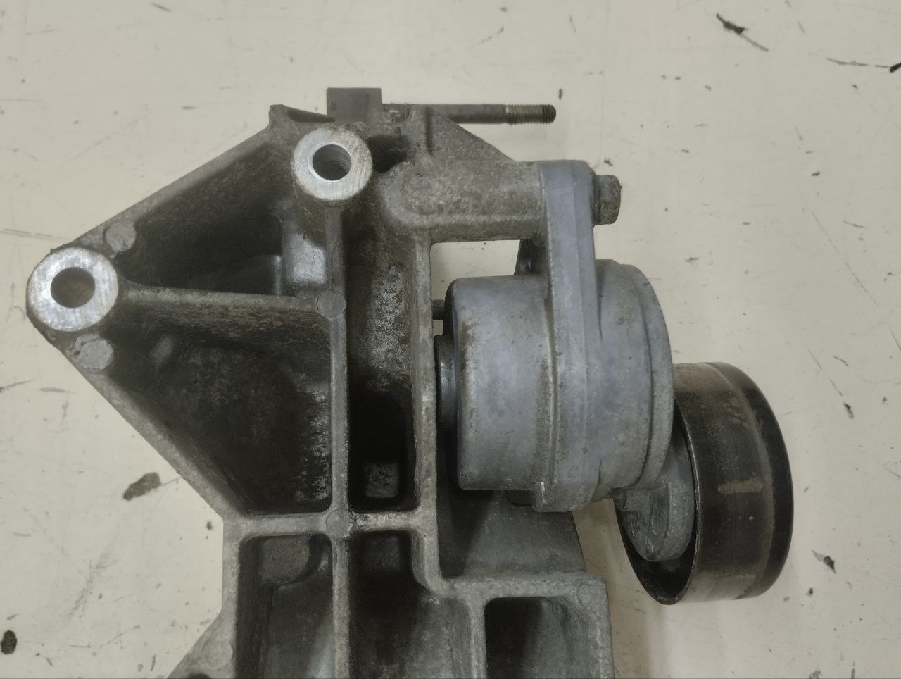 Кронштейн генератора Chevrolet Lacetti (J200) 2003-2013 Кронштейн генератора Chevrolet Lacetti (J200) 2003-2013