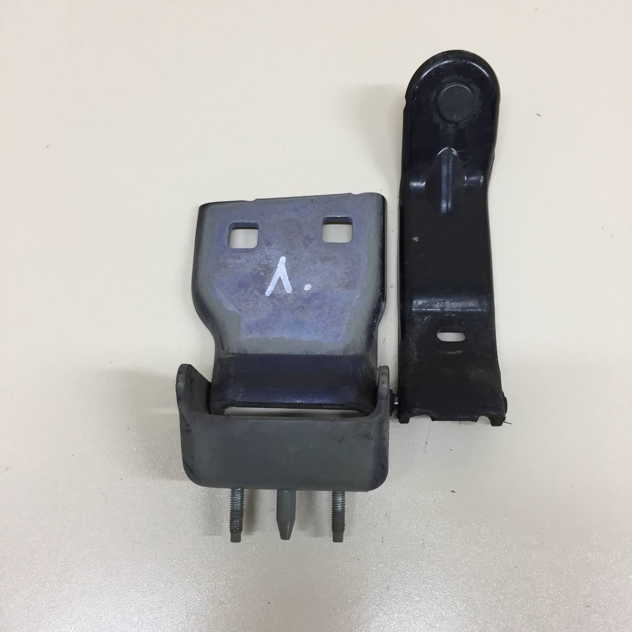 Петля двери багажника Citroen С4 Grand Picasso 2006-2014 Петля двери багажника Citroen С4 Grand Picasso 2006-2014
