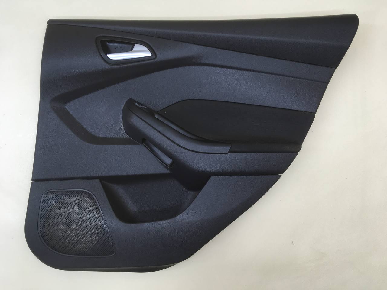 Обшивка двери задней правой Ford Focus 3 2011>