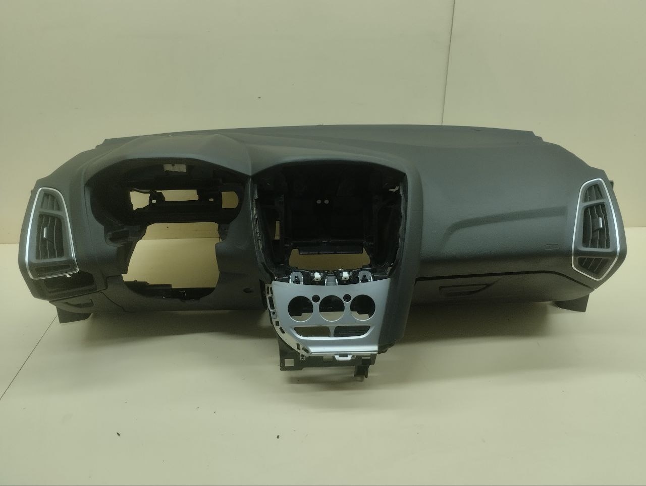 Торпедо Ford Focus 3 2011>