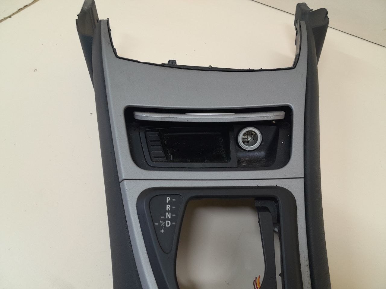 Консоль центральная BMW 1-series E87/E81 2004-2011