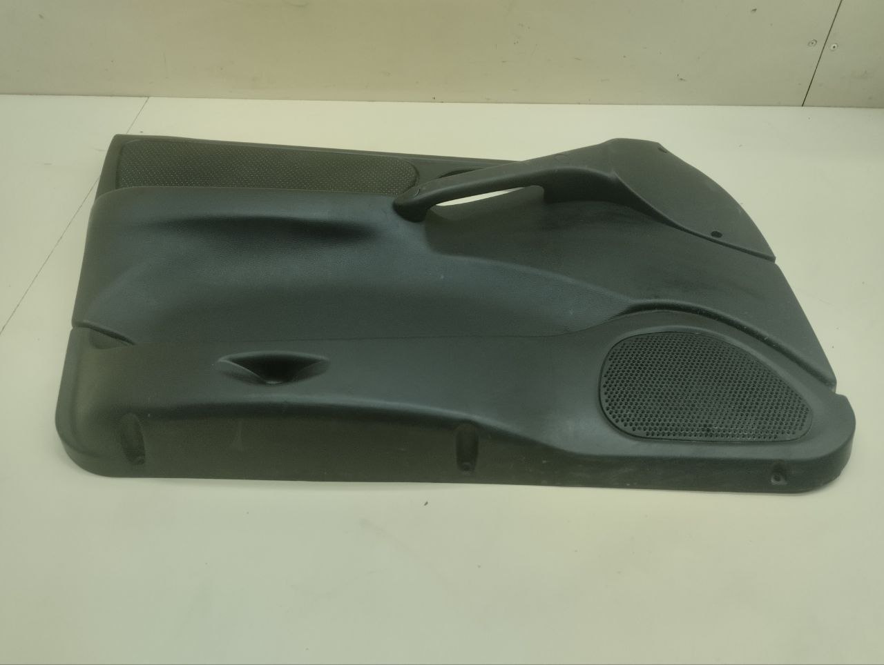 Обшивка двери передней левой Chevrolet Niva 2009-2020