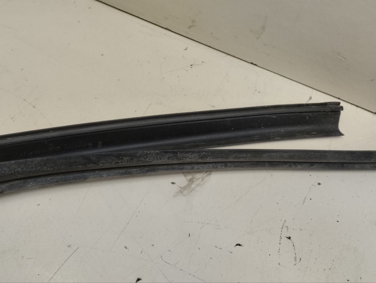 Уплотнитель (Наружный) Renault Sandero Stepway (5S) 2014-2022