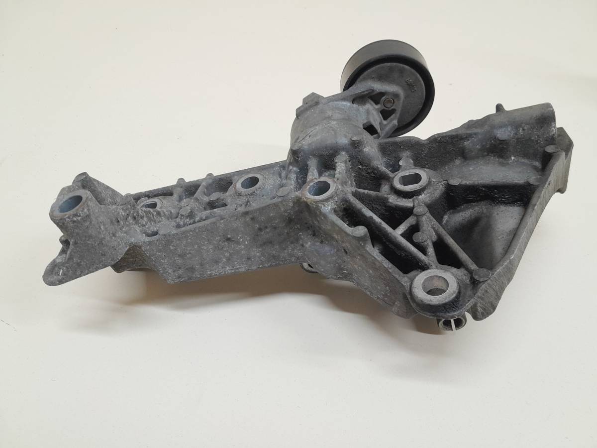 Кронштейн генератора Renault Duster (HSA, HSM) 2012> Кронштейн генератора Renault Duster (HSA, HSM) 2012>