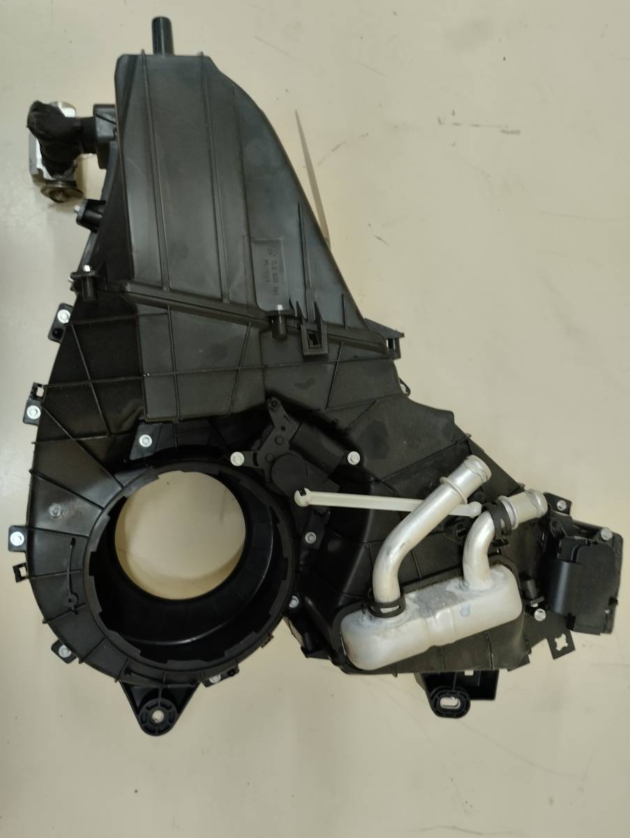 Корпус отопителя Audi Q7 (4L) 2005-2015 Корпус отопителя Audi Q7 (4L) 2005-2015