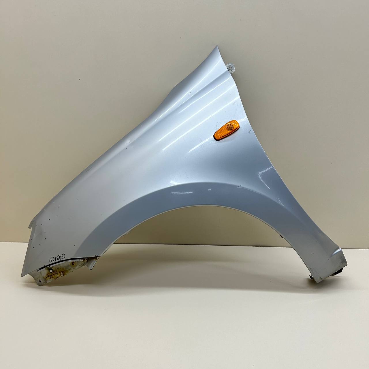 Крыло переднее левое Lada Granta 2011>