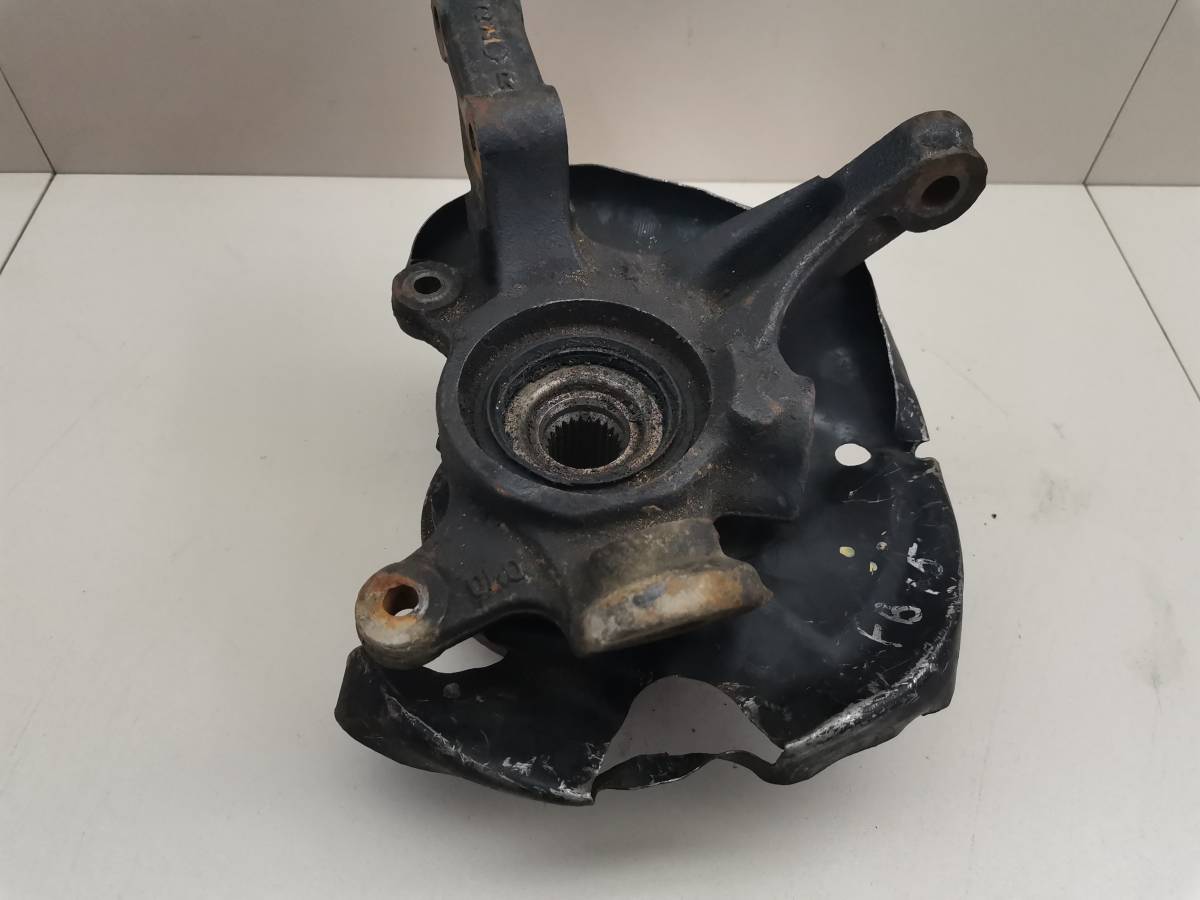 Кулак поворотный передний правый Nissan Sunny (B15) 1998-2004 Кулак поворотный передний правый Nissan Sunny (B15) 1998-2004