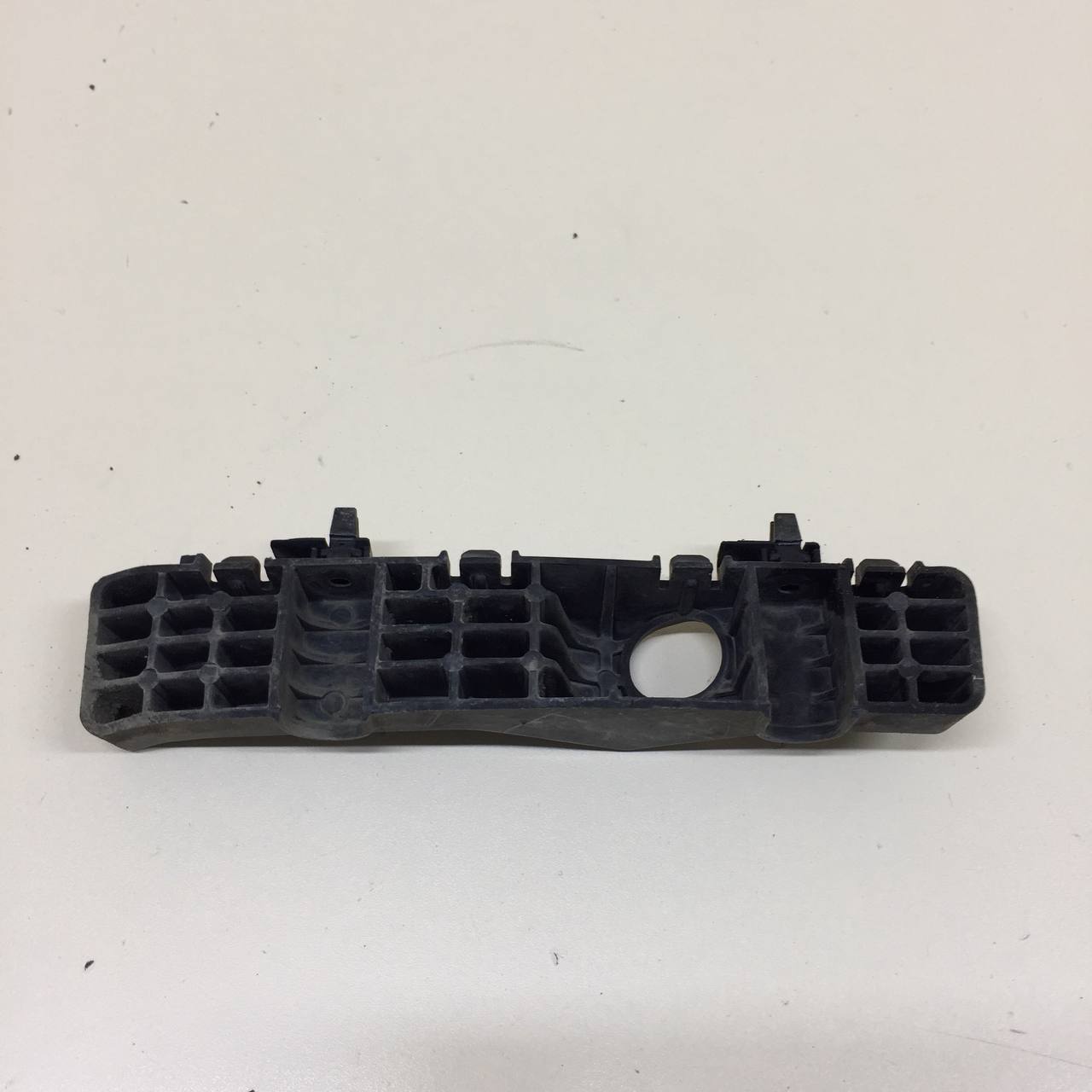 Кронштейн переднего бампера правый Kia Cerato (BD) 2018-2022