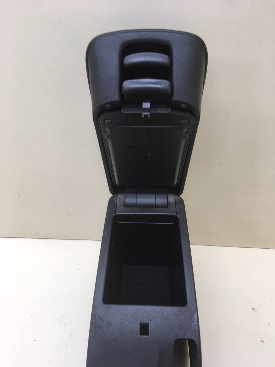 Консоль центральная Kia Ceed (ED) 2007-2012 Консоль центральная Kia Ceed (ED) 2007-2012