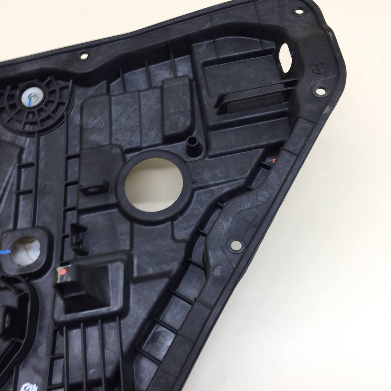 Стеклоподъемник электр. задний правый Hyundai Elantra (CN7) 2020>