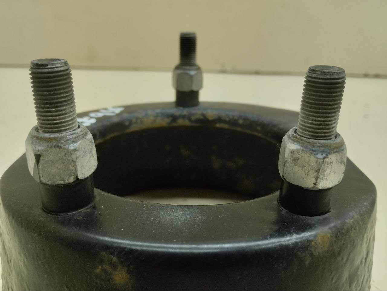 Кронштейн запасного колеса Chevrolet Niva 2009-2020