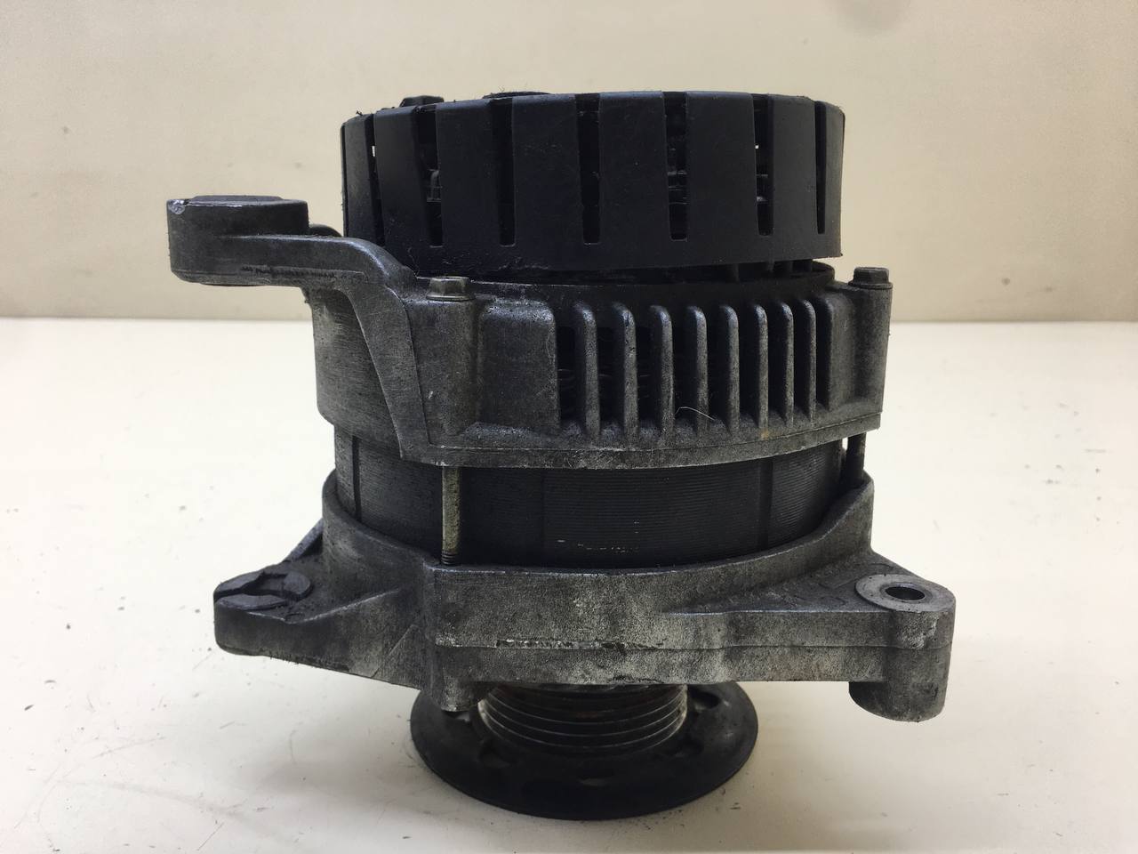Генератор Volkswagen Passat B5 2000-2005 Генератор Volkswagen Passat B5 2000-2005