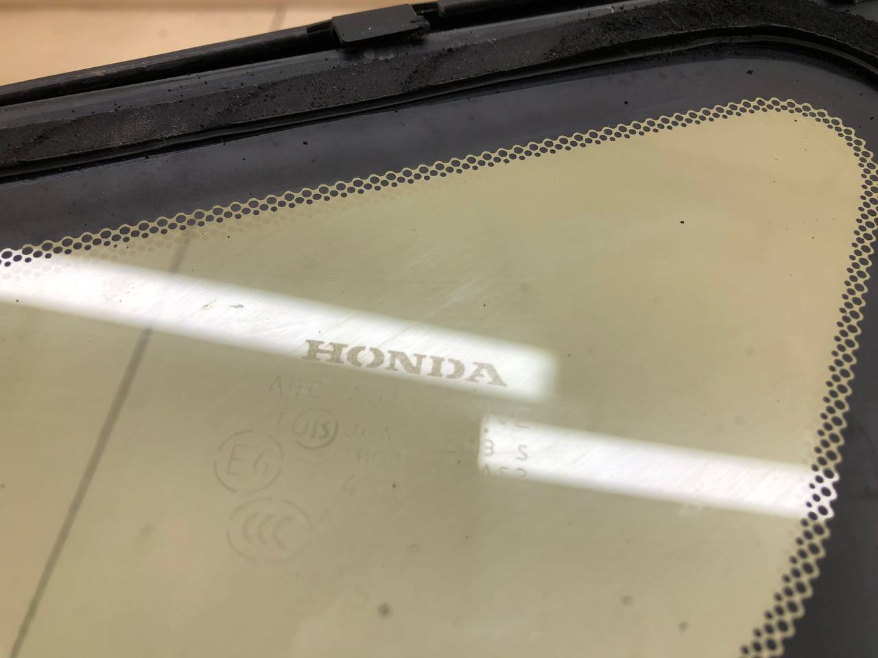 Стекло кузовное глухое правое Honda Civic 4D 2006-2012