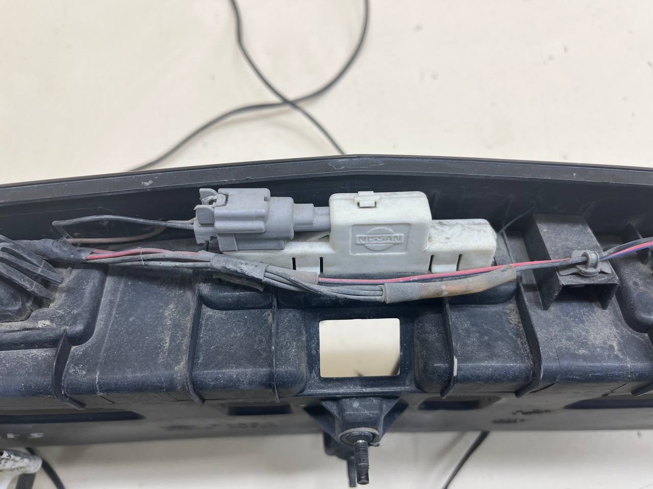 Накладка крышки багажника Nissan Primera (P12) 2002-2007 Накладка крышки багажника Nissan Primera (P12) 2002-2007