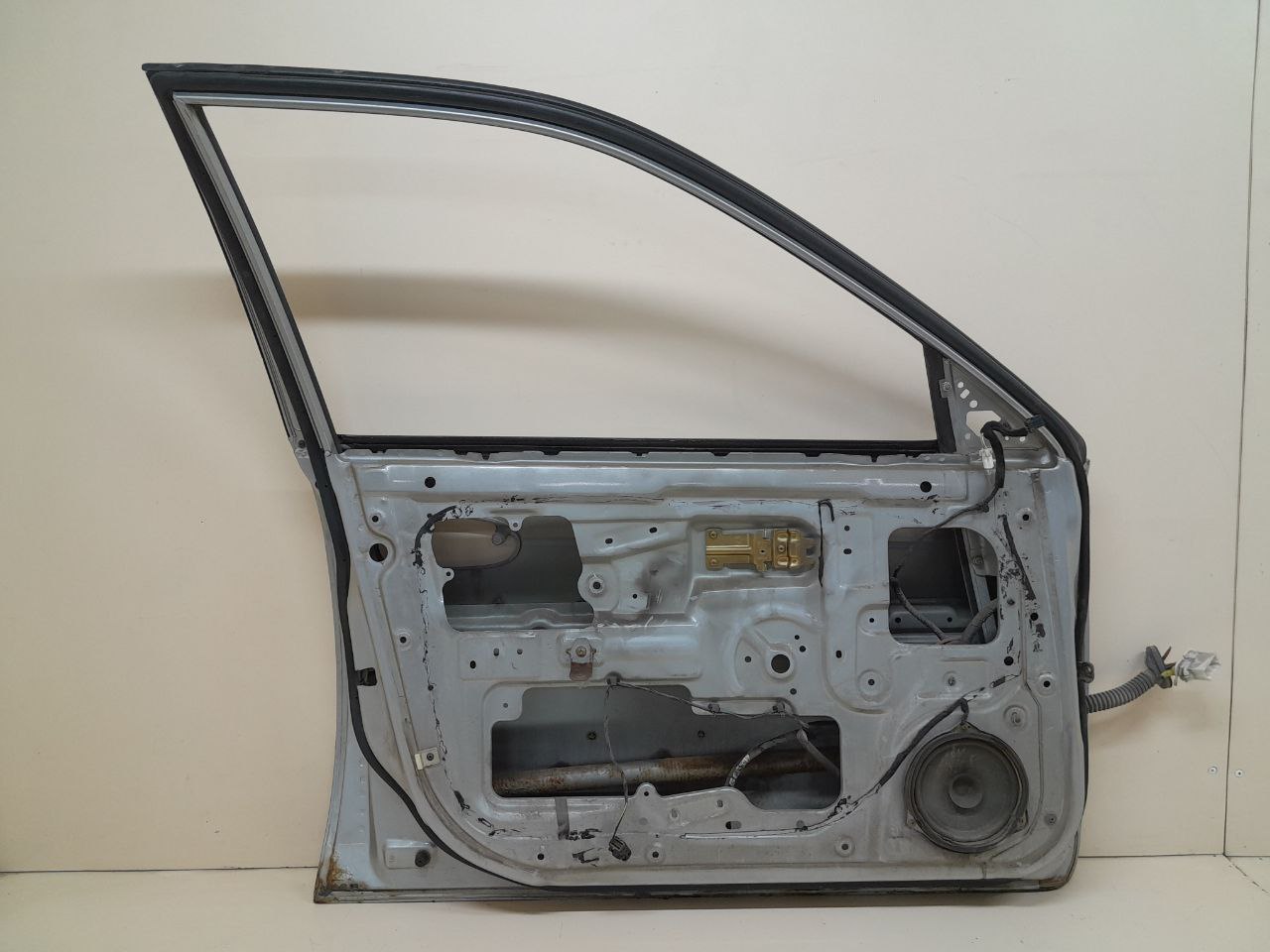Дверь передняя левая Kia Sephia 2001-2004 Дверь передняя левая Kia Sephia 2001-2004