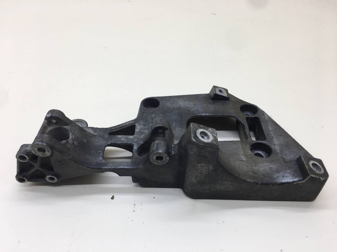 Кронштейн генератора Skoda Octavia (A5 1Z-) 2004-2013 Кронштейн генератора Skoda Octavia (A5 1Z-) 2004-2013