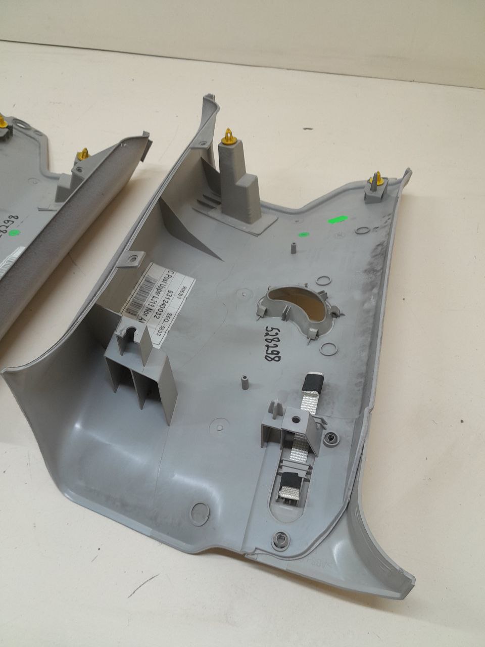Обшивка стойки Land Rover Discovery 3 (L319) 2004-2009 Обшивка стойки Land Rover Discovery 3 (L319) 2004-2009