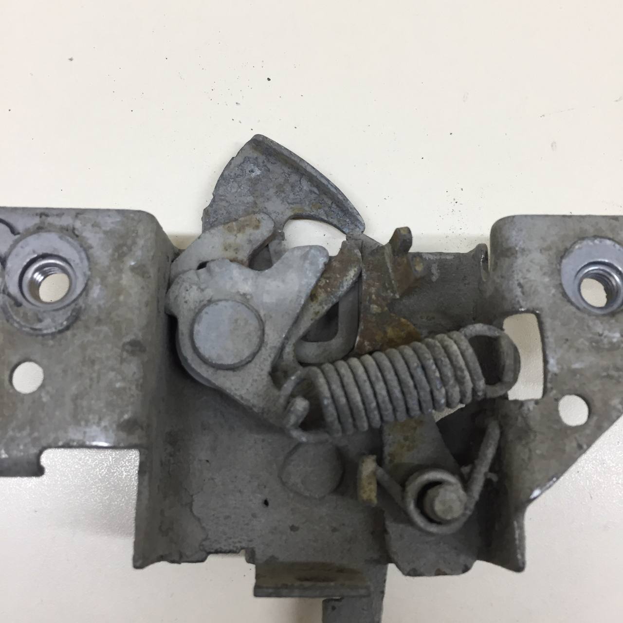 Замок капота Ford Fusion (JU) 2002-2012 Замок капота Ford Fusion (JU) 2002-2012