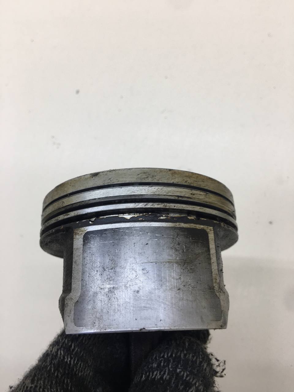 Поршень с шатуном Skoda Octavia (A5 1Z-) 2004-2013 Поршень с шатуном Skoda Octavia (A5 1Z-) 2004-2013