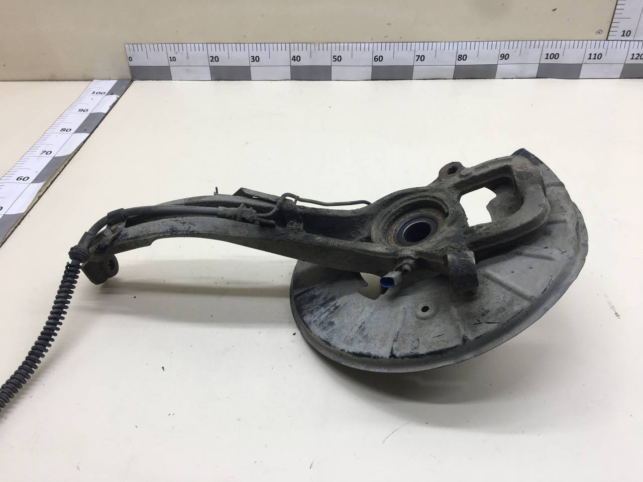 Кулак поворотный передний левый Volkswagen Touareg (7L) 2002-2010