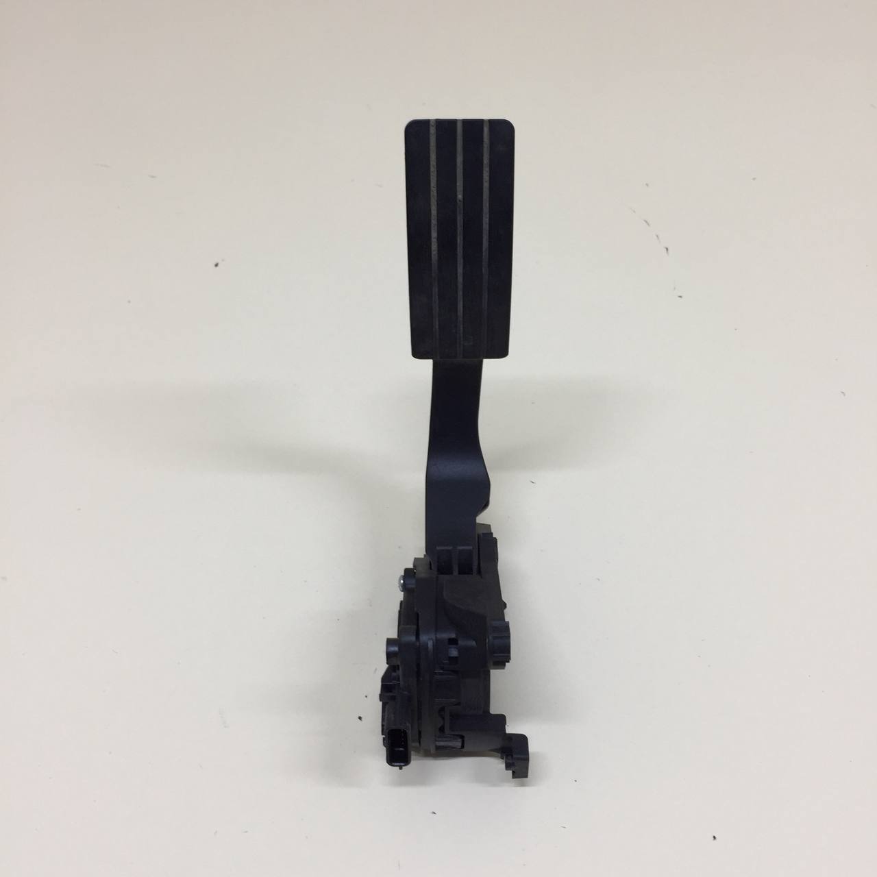 Педаль газа Renault Duster (HSA, HSM) 2012> Педаль газа Renault Duster (HSA, HSM) 2012>