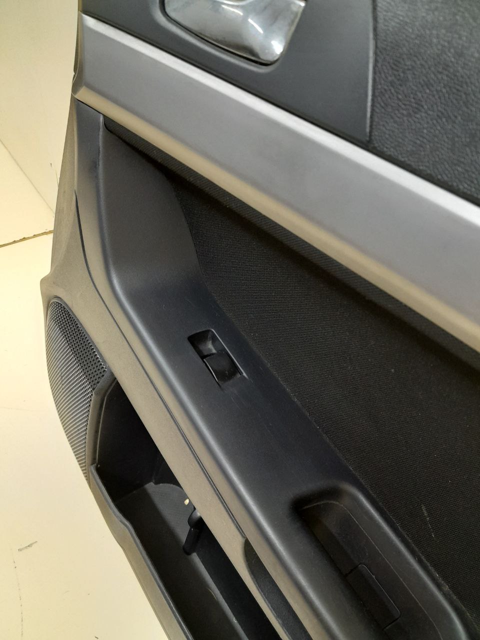 Обшивка двери передней правой Mitsubishi Lancer X (CX, CY) 2007> Обшивка двери передней правой Mitsubishi Lancer X (CX, CY) 2007>