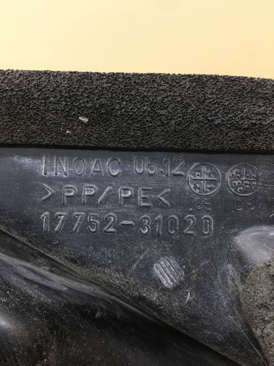 Воздухозаборник (внутри) Toyota Camry (V40) 2006-2011