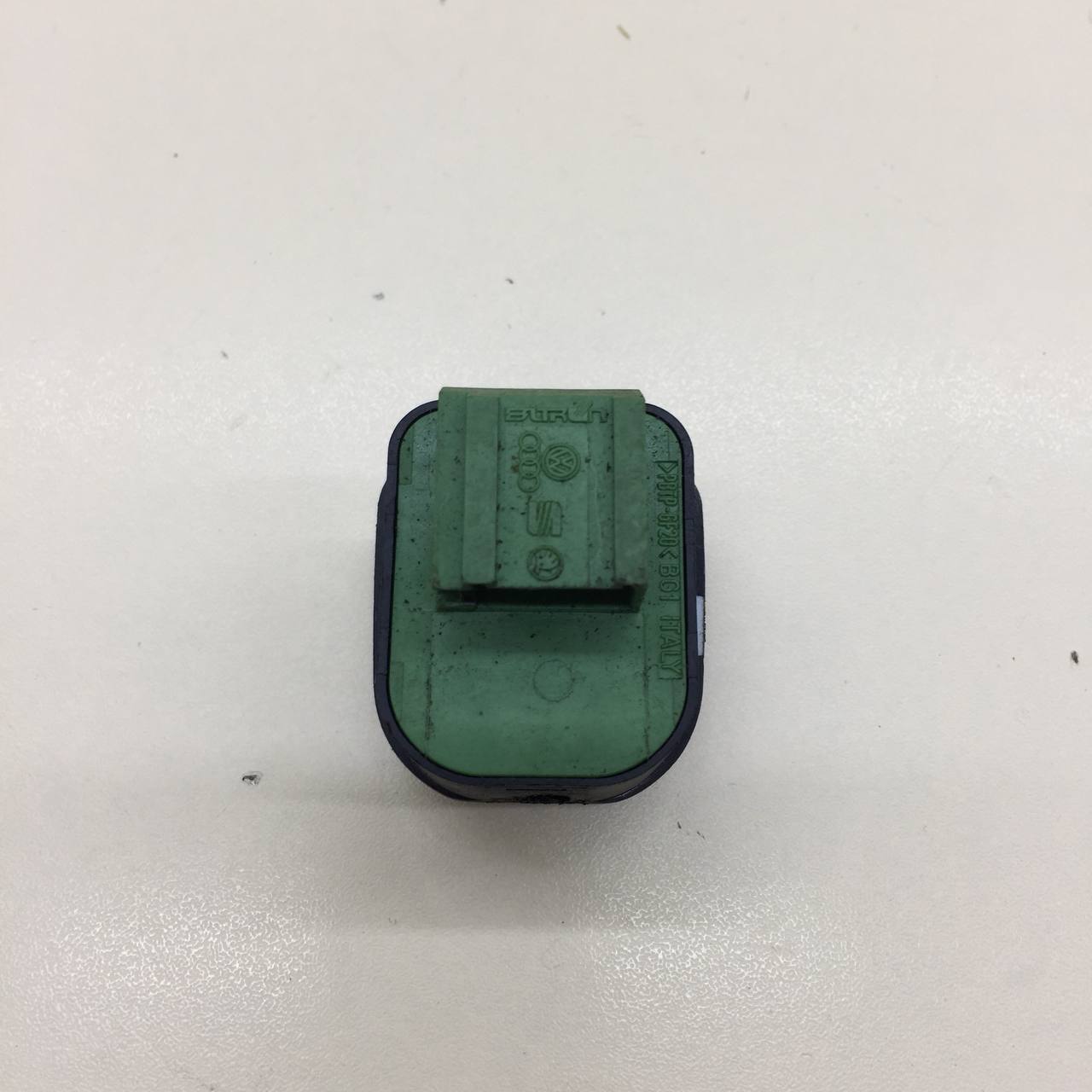 Переключатель регулировки зеркала Volkswagen Amarok 2010>