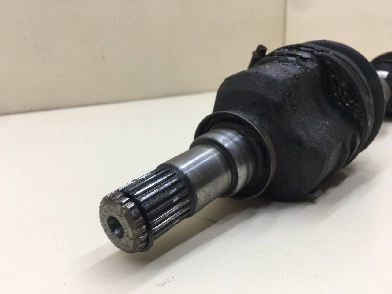 Полуось передняя левая Toyota Corolla E120 2001-2007 Полуось передняя левая Toyota Corolla E120 2001-2007