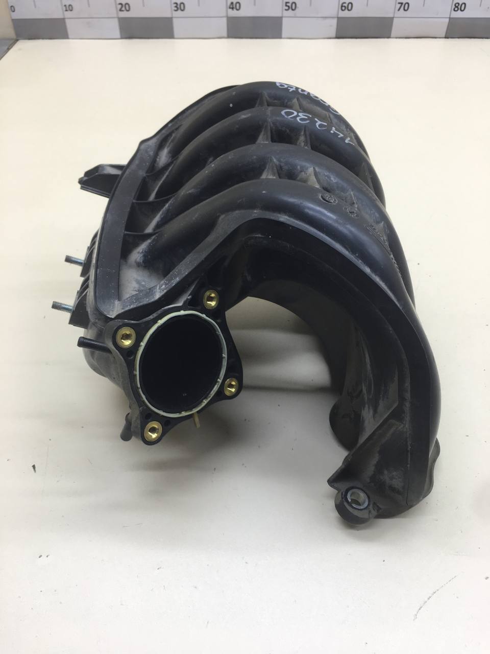 Коллектор впускной Lada Granta 2011>