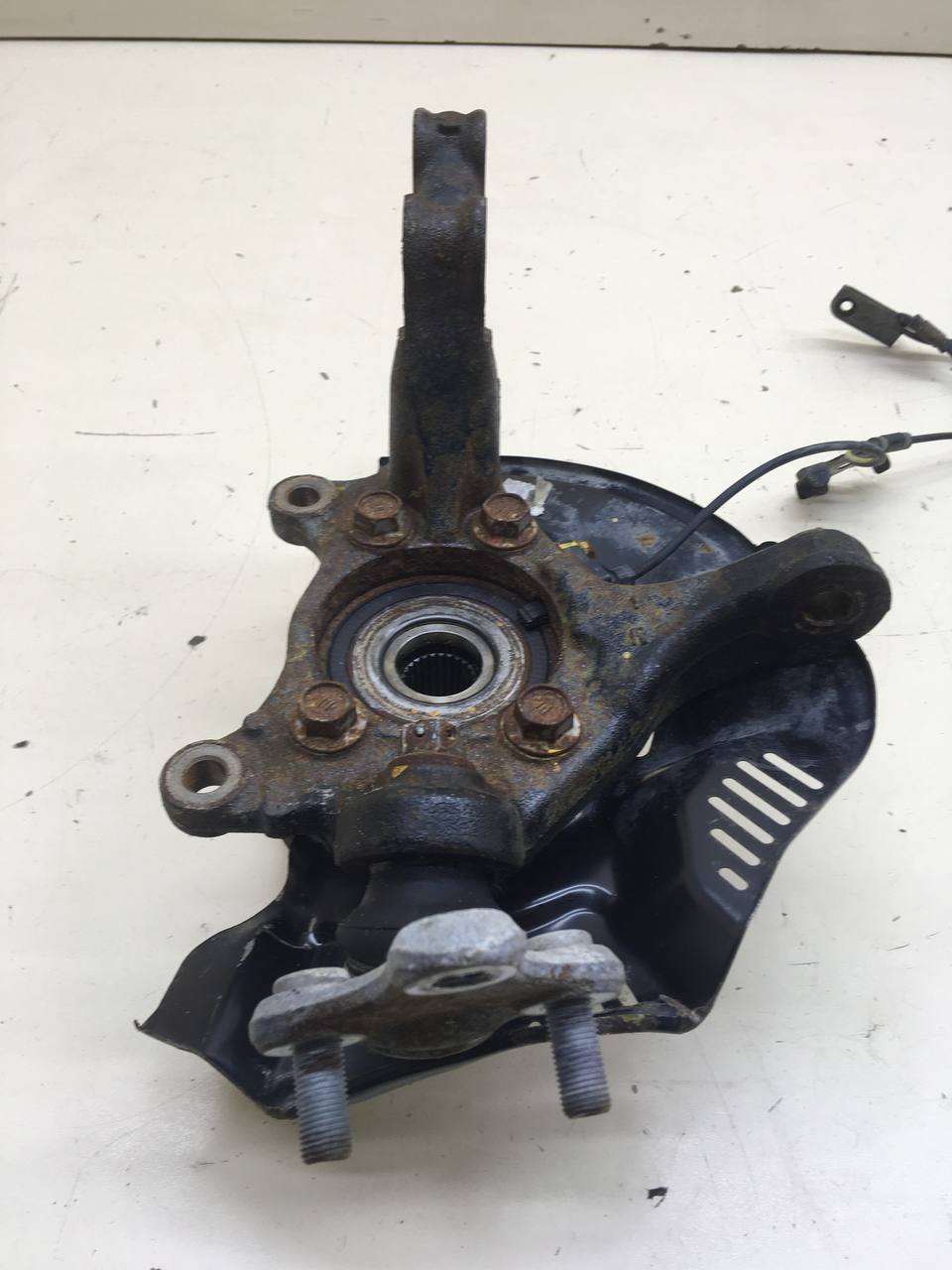 Кулак поворотный передний правый Toyota Corolla E150 2006-2013
