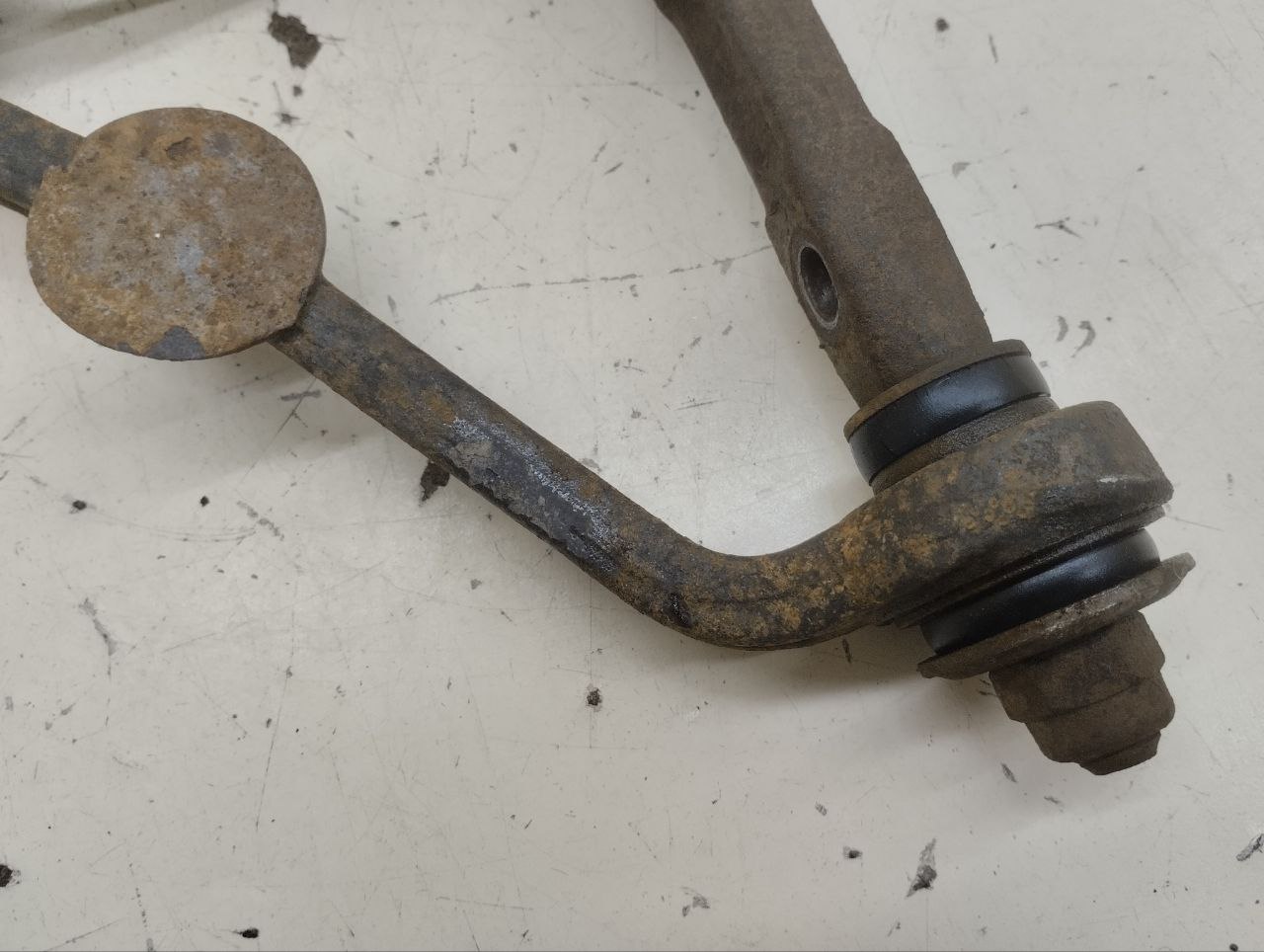 Рычаг передний верхний левый Chevrolet Niva 2002-2009