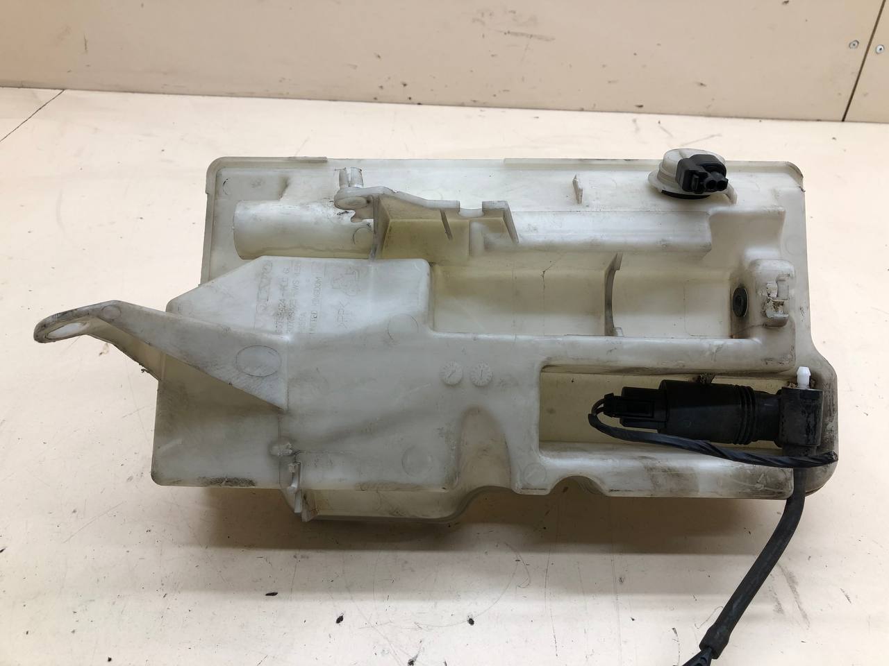 Бачок омывателя лобового стекла Volvo XC60 2008-2017