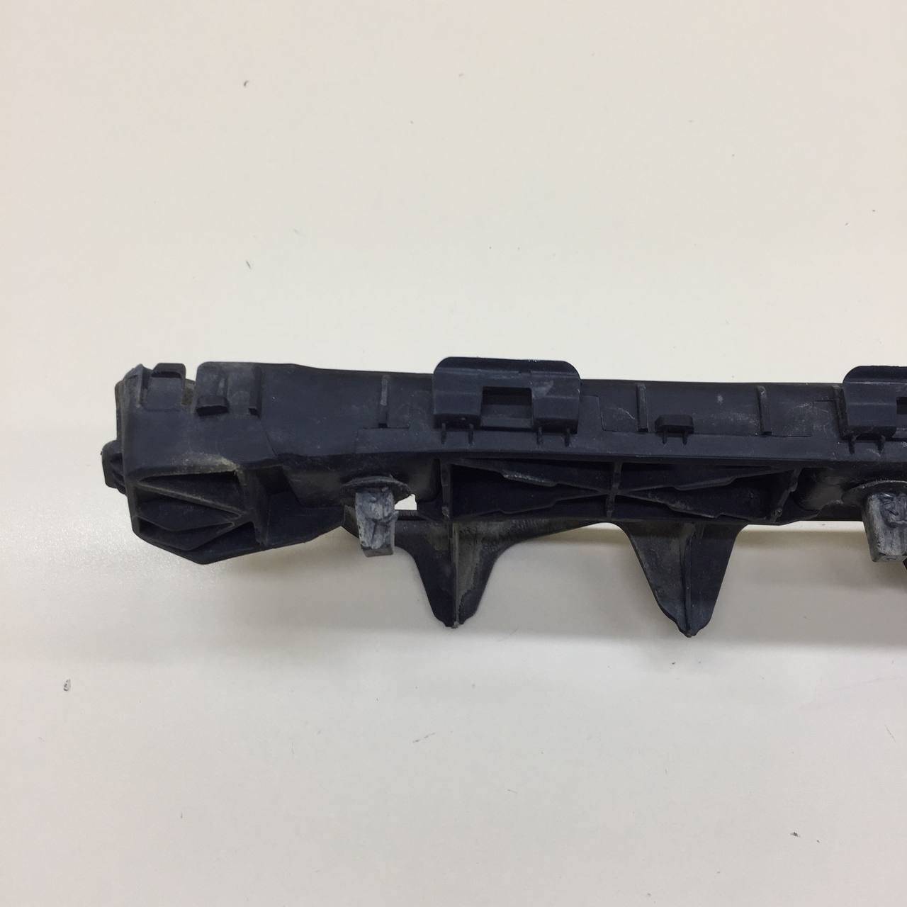 Кронштейн заднего бампера правый Hyundai i40 (VF) 2011>