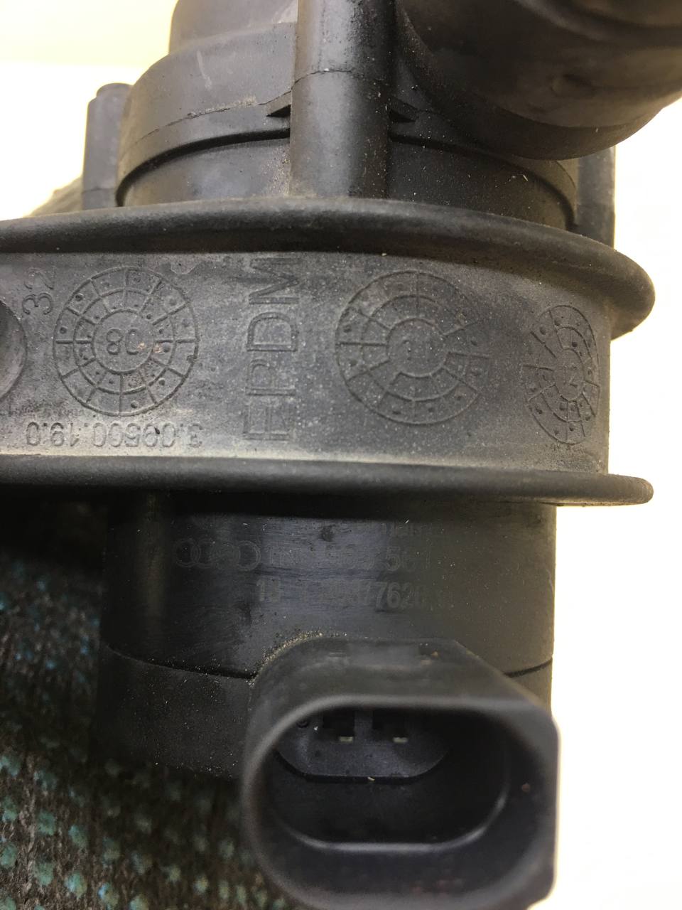 Насос водяной (помпа) Volkswagen Passat B7 2011-2015 Насос водяной (помпа) Volkswagen Passat B7 2011-2015