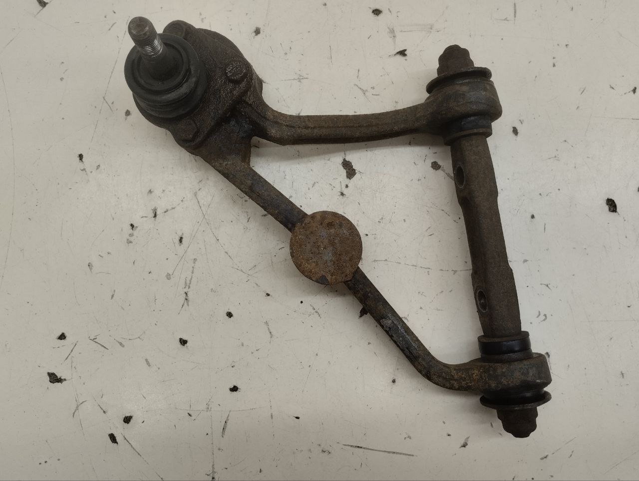 Рычаг передний верхний левый Chevrolet Niva 2002-2009