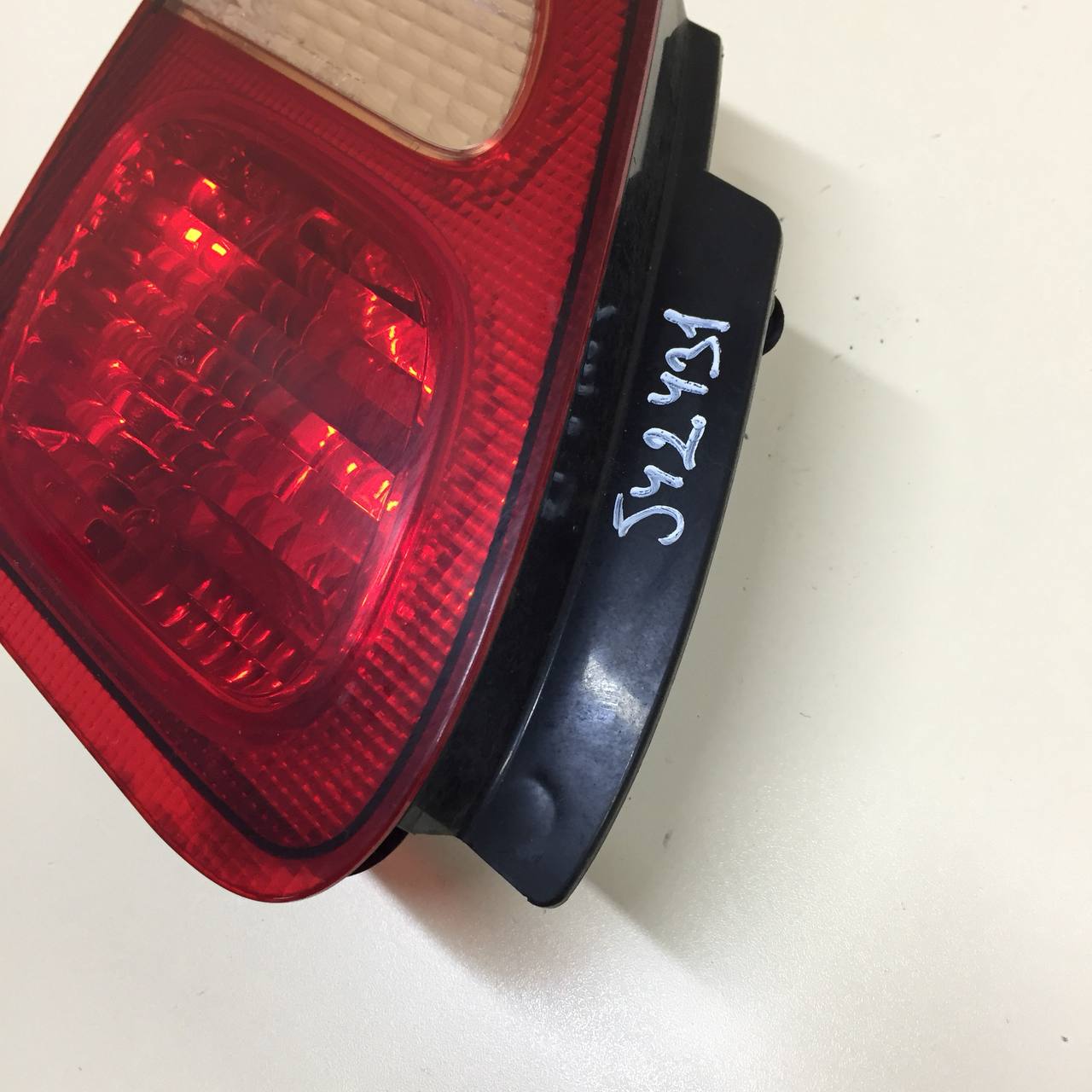 Фонарь задний внутренний левый Nissan Almera (N16) 2000-2006