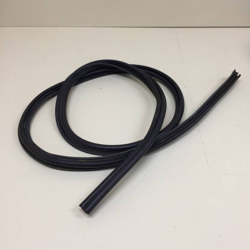 Уплотнитель багажника Renault Duster (HSA, HSM) 2012> Уплотнитель багажника Renault Duster (HSA, HSM) 2012>