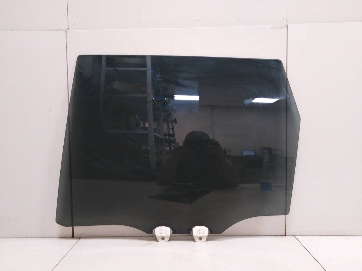 Стекло двери задней левой Honda Fit (GD1) 2001-2007