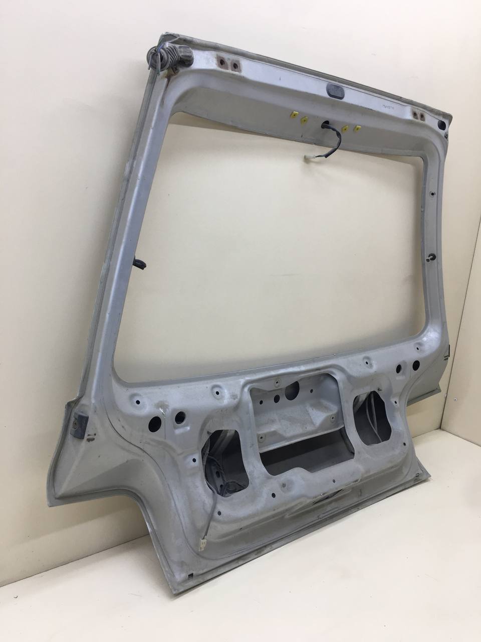 Дверь багажника Subaru Impreza (G10) 1996-2000