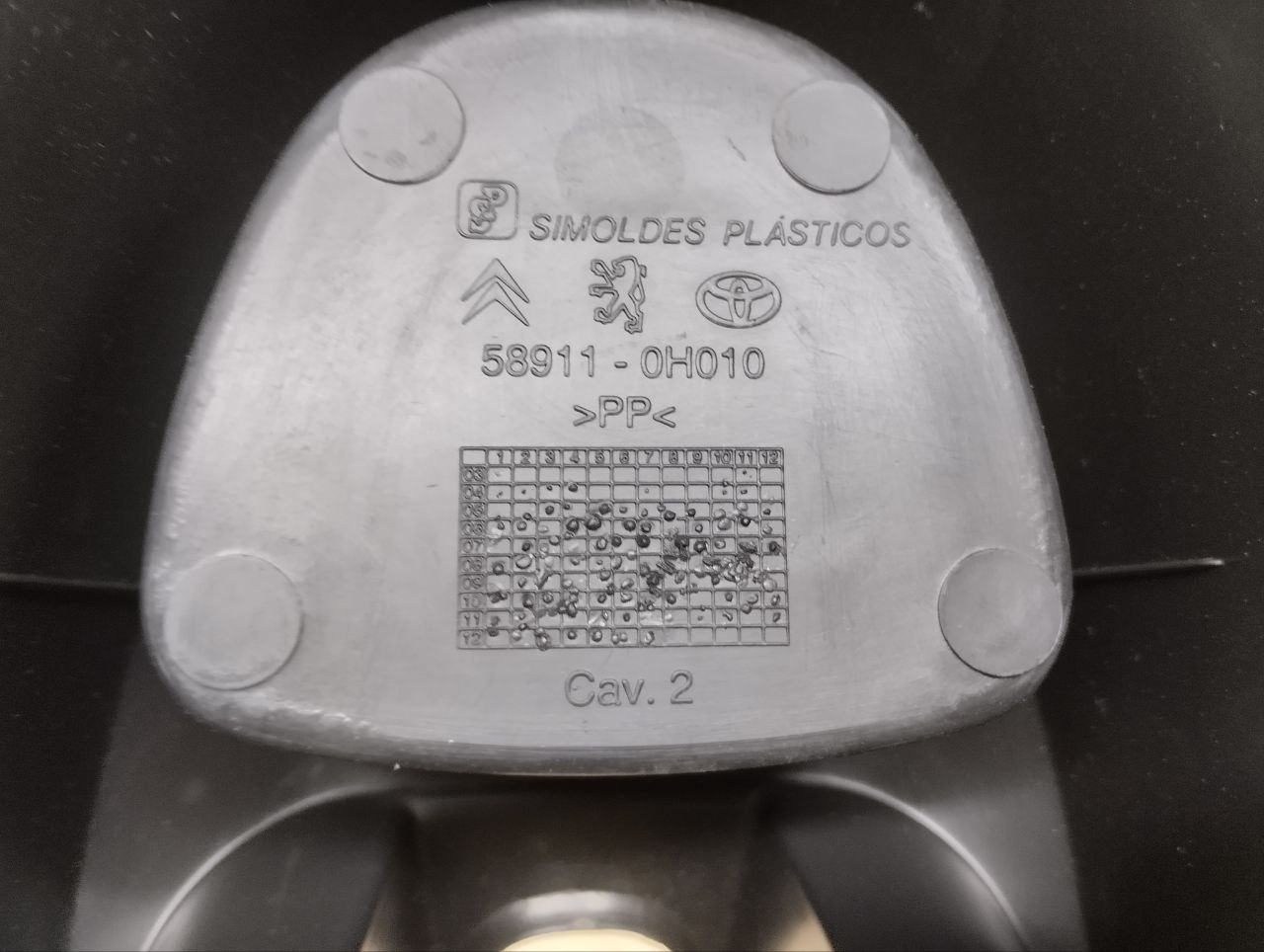 Консоль центральная Peugeot 107 2006-2014 Консоль центральная Peugeot 107 2006-2014