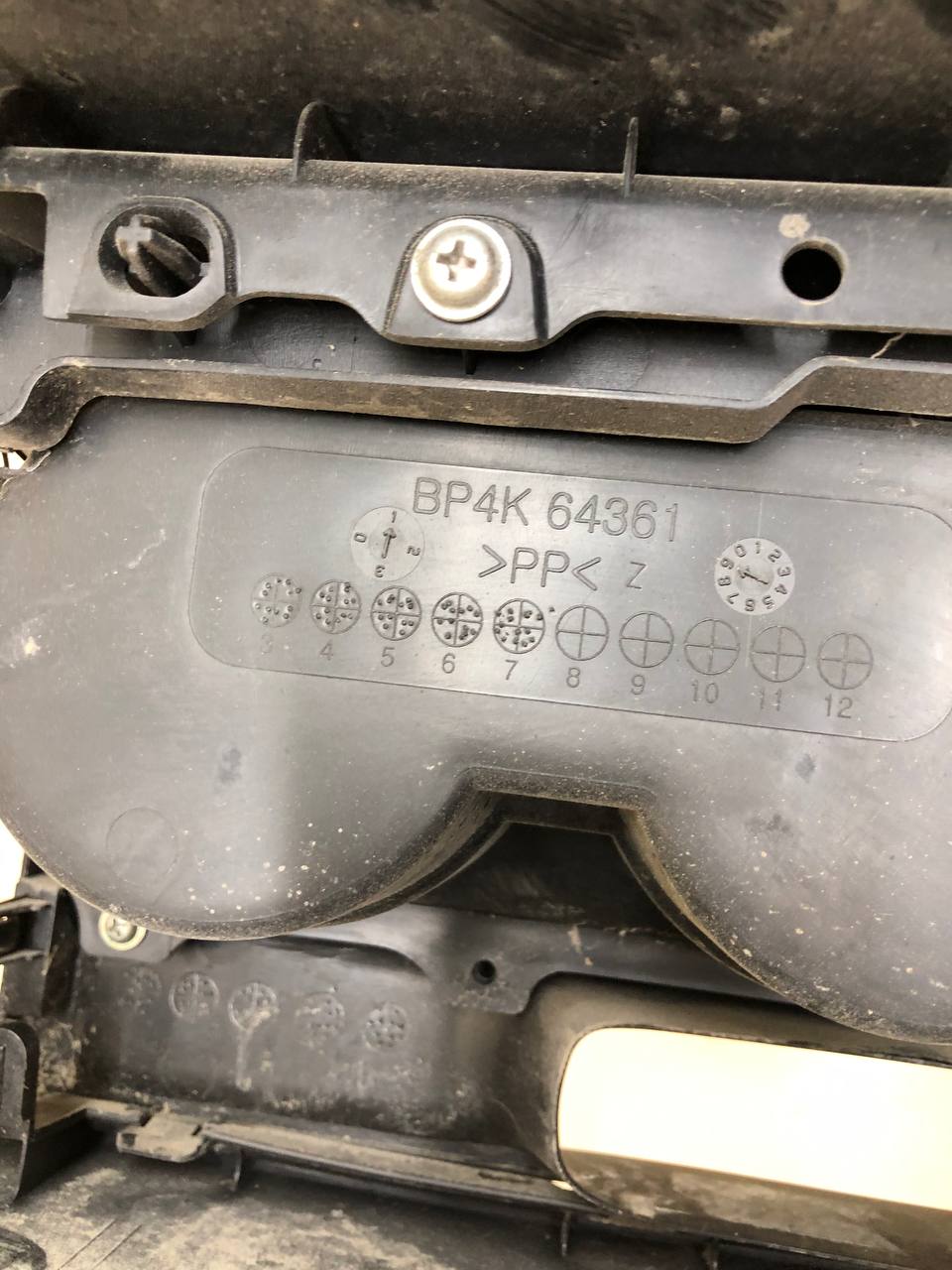 Консоль центральная Mazda Mazda 3 (BK) 2002-2009 Консоль центральная Mazda Mazda 3 (BK) 2002-2009