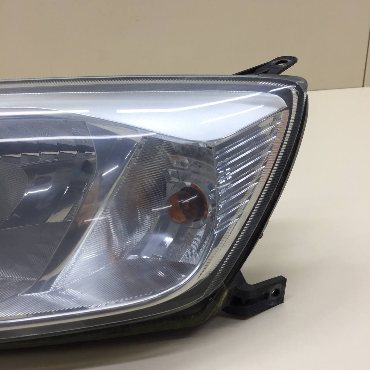 Фара левая Lada Granta 2011>