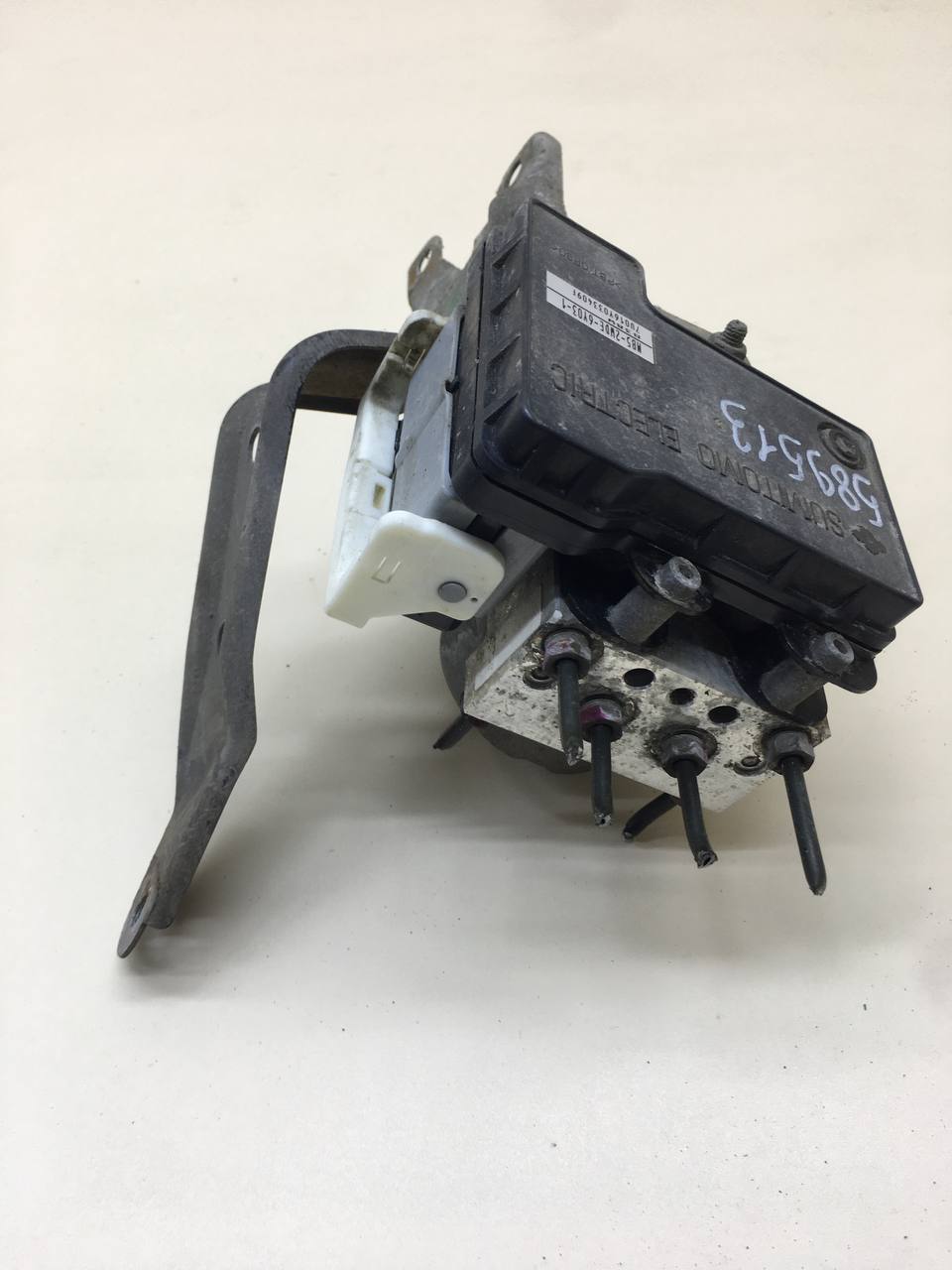 Блок ABS (насос) Mitsubishi Lancer 9  (CS/Classic) 2000-2011